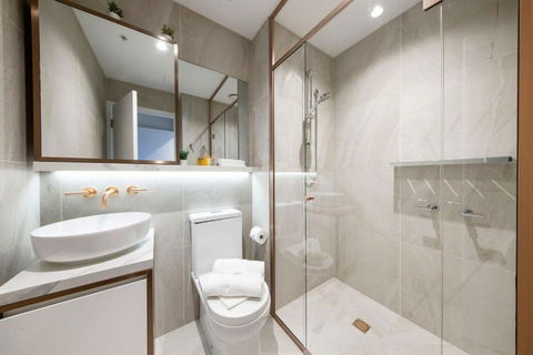 A Lux & Cozy 2BR Apt In The Heart Of Chapel Street - Whitsundays Accommodation 3