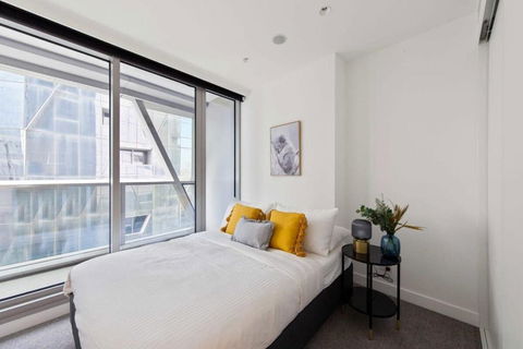 A Lux & Modern Apt Next To Southern Cross Station - Whitsundays Accommodation 1