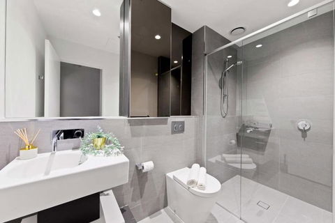 A Lux & Modern Apt Next To Southern Cross Station - Whitsundays Accommodation 3