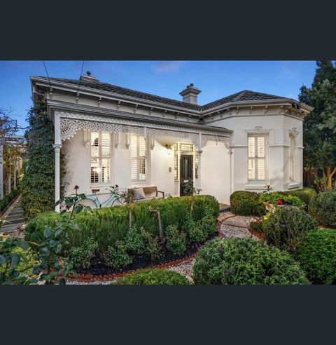 A Majestic Victorian Private Rear Access Quarters - Whitsundays Accommodation 1