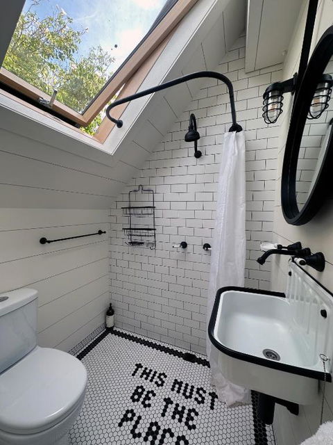 A Majestic Victorian Private Rear Access Quarters - Whitsundays Accommodation 4