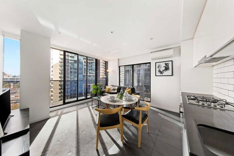 A Modern & Spacious 2BR Apt City Views Southbank - Whitsundays Accommodation 2