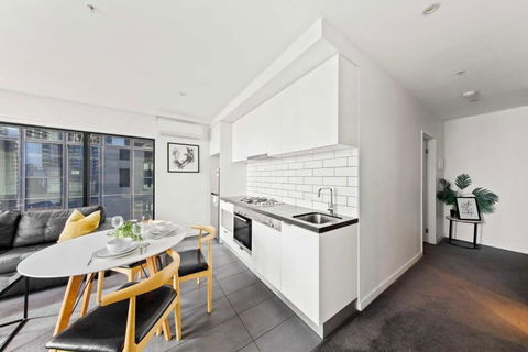 A Modern & Spacious 2BR Apt City Views Southbank - Whitsundays Accommodation 4