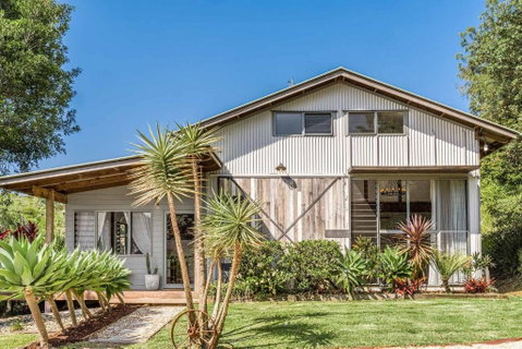 A Perfect Stay - The Barn Door - Whitsundays Accommodation 1