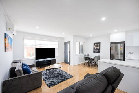 A Private Hideaway With Large Backyard And CarParks - Whitsundays Accommodation 0