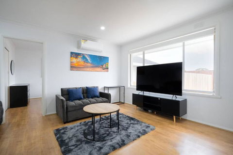 A Private Hideaway With Large Backyard And CarParks - Whitsundays Accommodation 1