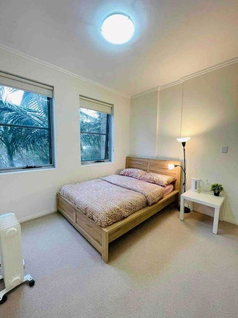 A Private Room - 1 Train Stop To Chatswood CBD - Whitsundays Accommodation 1
