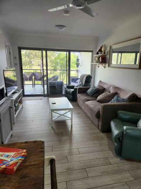 A Quiet Unit Overlooking A Reserve - Whitsundays Accommodation 4