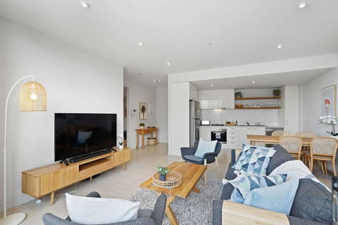 A River-side 2bdm Footscray Oasis + Parking - Whitsundays Accommodation 1