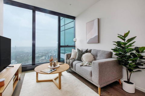 A Sky-high Metropolis Retreat Near The CBD - Whitsundays Accommodation 0