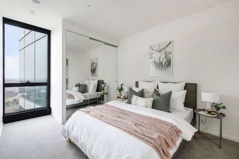 A Sky-high Metropolis Retreat Near The CBD - Whitsundays Accommodation 2