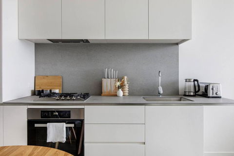 A Sky-high Metropolis Retreat Near The CBD - Whitsundays Accommodation 3