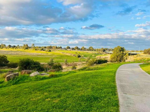 A Spacious Vacation Home Nearby Melbourne Airport - Whitsundays Accommodation 0