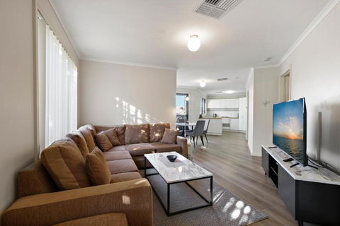 A Stones Throw - Whitsundays Accommodation 1