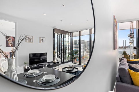 A Stylish 2BR Apt With FREE Parking - Whitsundays Accommodation 2
