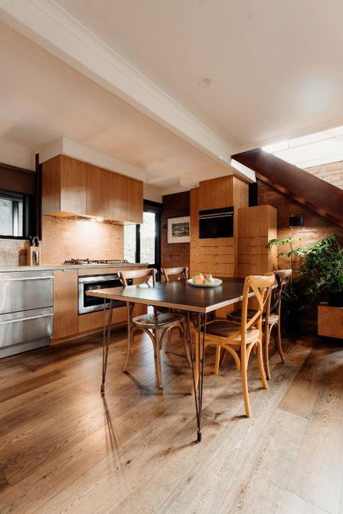 A Stylish And Unique Retreat At Surf Beach - Whitsundays Accommodation 4