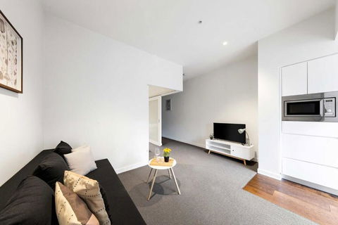 A Stylish Apt For 4 Near Queen Victoria Market - Whitsundays Accommodation 1