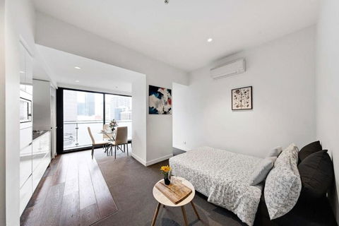 A Stylish Apt For 4 Near Queen Victoria Market - Whitsundays Accommodation 2