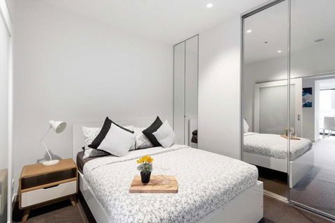 A Stylish Apt For 4 Near Queen Victoria Market - Whitsundays Accommodation 0