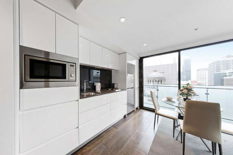 A Stylish Apt For 4 Near Queen Victoria Market - Whitsundays Accommodation 3