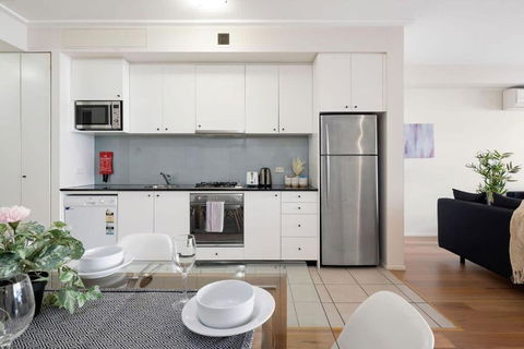 A Stylish & Bright Suite Next To Darling Harbour - Whitsundays Accommodation 4