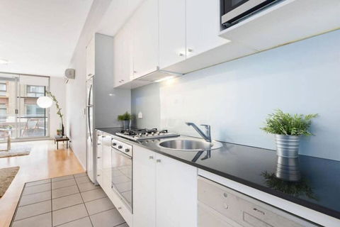 A Stylish & Cozy Studio Next To Darling Harbour - Whitsundays Accommodation 4