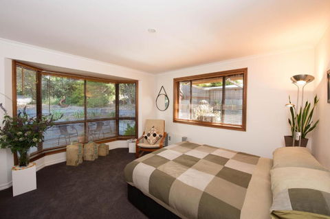 A Suite Spot In The Hills - Whitsundays Accommodation 0