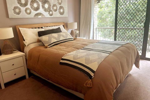 A Touch Of Lux In The Redlands! - Whitsundays Accommodation 1