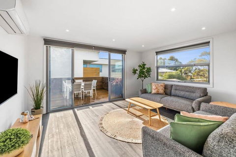 A Wave From It All Ocean Glimpse Central Torquay - Whitsundays Accommodation 0