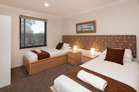 Aalen Lakeview Suite - Whitsundays Accommodation 0