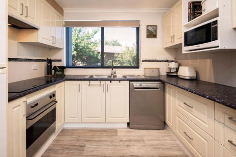 Aalen Lakeview Suite - Whitsundays Accommodation 3