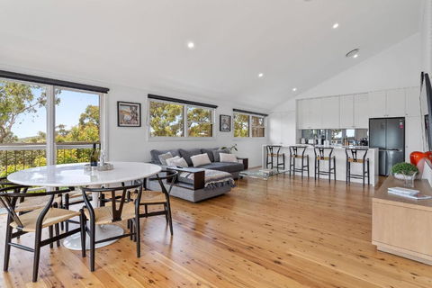 Aarini Cottage - The Ultimate Beachside Escape! - Whitsundays Accommodation 1