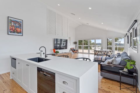 Aarini Cottage - The Ultimate Beachside Escape! - Whitsundays Accommodation 4