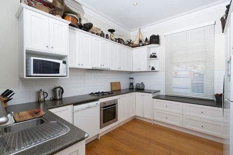 Abaleen House - Whitsundays Accommodation 2