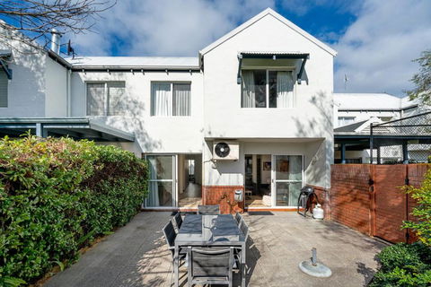 Abbys Beach Villa - Whitsundays Accommodation 0