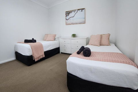 Abode On Market In The Heart Of Woolgoolga - Whitsundays Accommodation 3