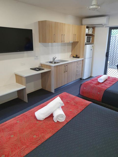 Abode37 Motel Emerald - Whitsundays Accommodation 2