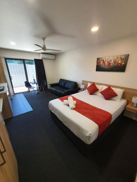 Abode37 Motel Emerald - Whitsundays Accommodation 0