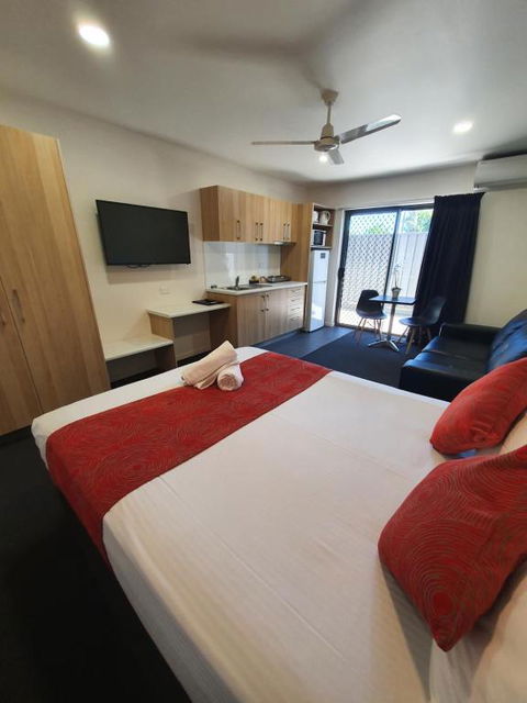 Abode37 Motel Emerald - Whitsundays Accommodation 1