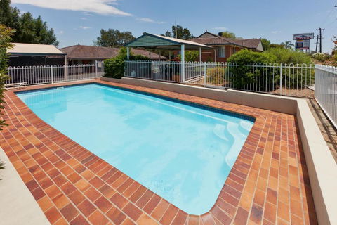 Abraham Lincoln Motel - Whitsundays Accommodation 2