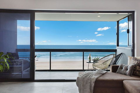 Absolute Beach Front Renovated 3 Bdrm 2 Bath App - Whitsundays Accommodation 0
