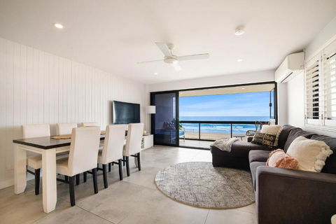 Absolute Beach Front Renovated 3 Bdrm 2 Bath App - Whitsundays Accommodation 4