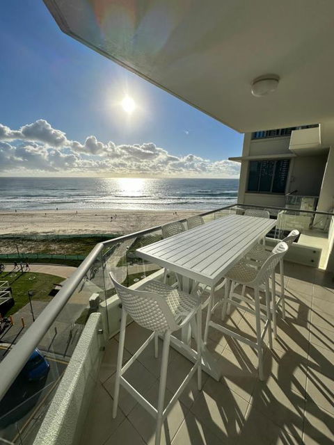 Absolute Beach Frontage Two Bedroom - Whitsundays Accommodation 4