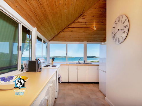Absolute Beachfront 3BR 2BA Home W/ Beach Track - Whitsundays Accommodation 4