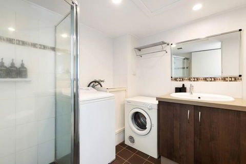 Absolute Beachfront Apartment 11B - Whitsundays Accommodation 4