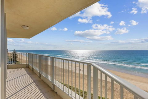 Absolute Beachfront Apartment - Whitsundays Accommodation 4