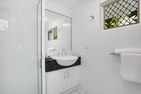 Absolute Beachfront Apartment - Whitsundays Accommodation 3