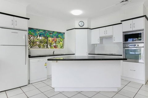 Absolute Beachfront Apartment - Whitsundays Accommodation 1
