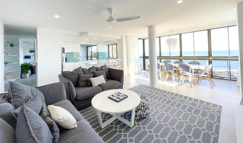 Absolute Beachfront Bliss On Kings Beach - Whitsundays Accommodation 2