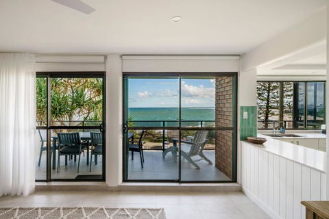 Absolute Beachfront Bliss On Kings Beach - Whitsundays Accommodation 4